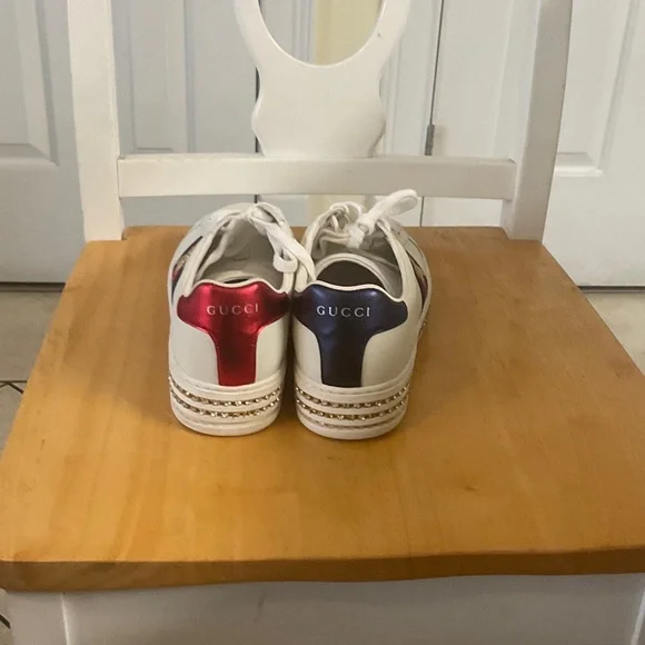 Gucci Sneakers with Red and Blue Accents - Picture 3 of 10